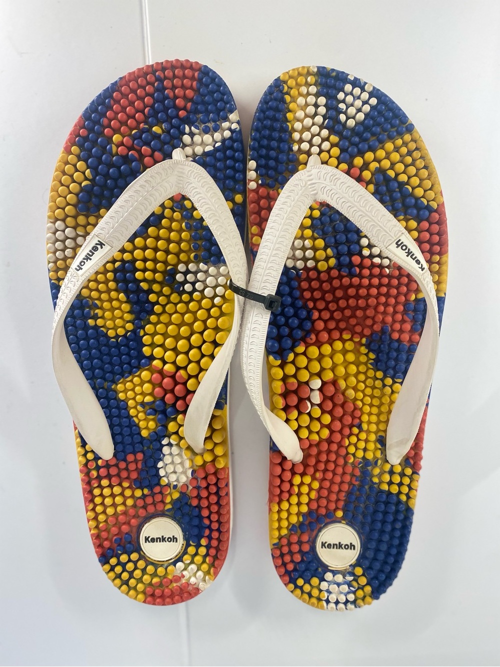 Kenkoh 10 Acupressure Men's Multicolor Japanese Massage Flip-Flops-White Straps